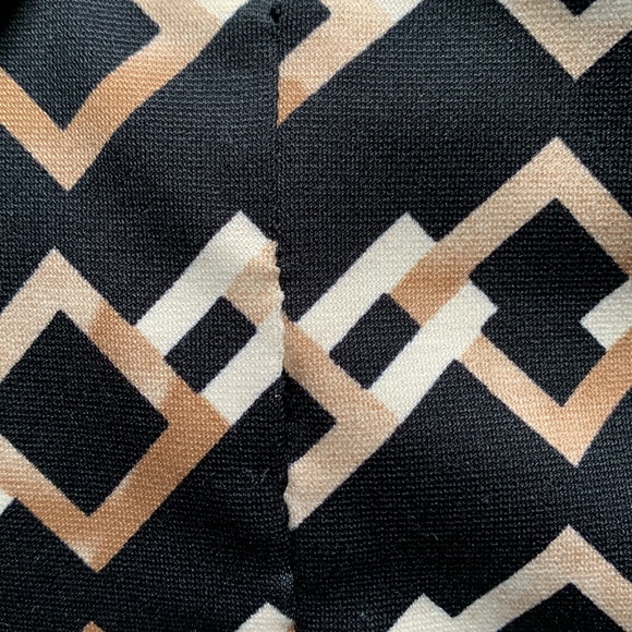 4 | Black and Gold Le Château Pencil Skirt - Picture 3 of 4